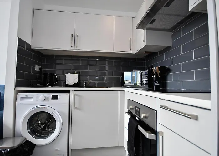 Compact & Stylish 1 Bedroom In דירה *