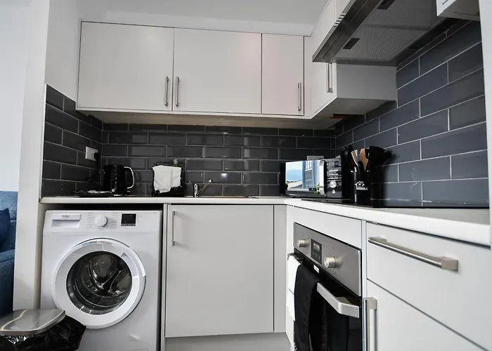 Compact & Stylish 1 Bedroom In דירה