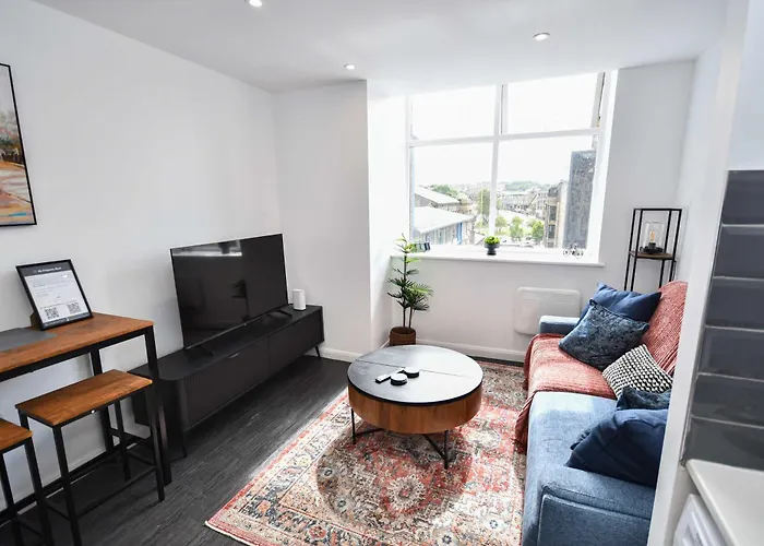 Compact & Stylish 1 Bedroom In דירה *