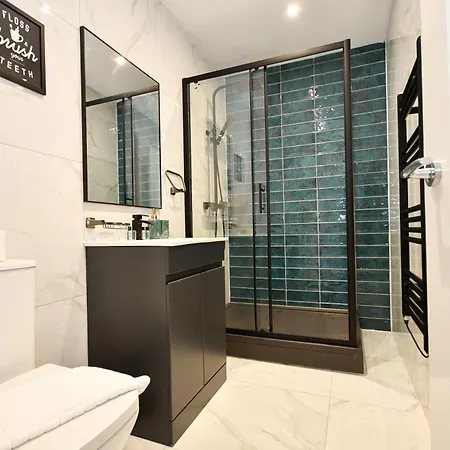 Compact & Stylish 1 Bedroom In *