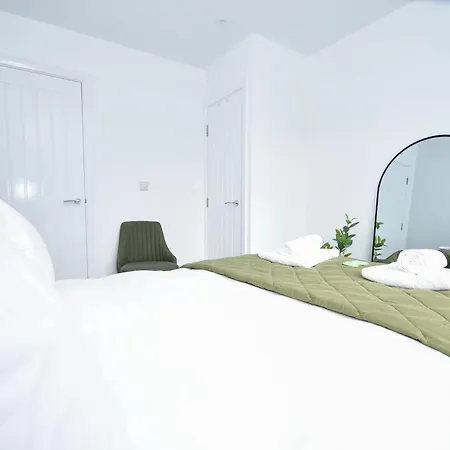 Compact & Stylish 1 Bedroom In Apartament