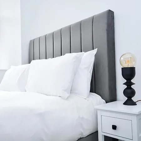 Compact & Stylish 1 Bedroom In * Bradford (West Yorkshire)