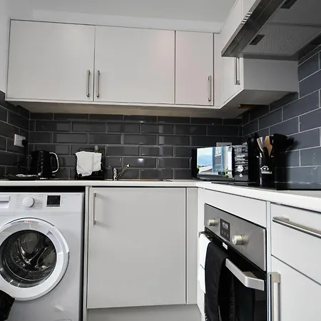Compact & Stylish 1 Bedroom In Appartement
