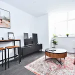 Compact & Stylish 1 Bedroom In برادفورد