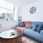 Compact & Stylish 1 Bedroom In *